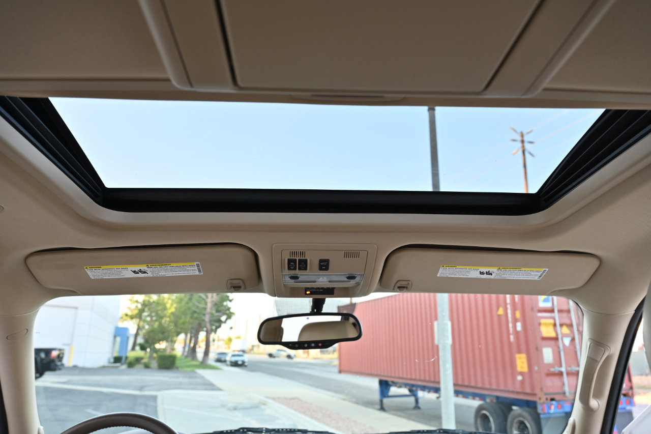 Used 2013 Chevrolet Suburban LTZ RWD image 34