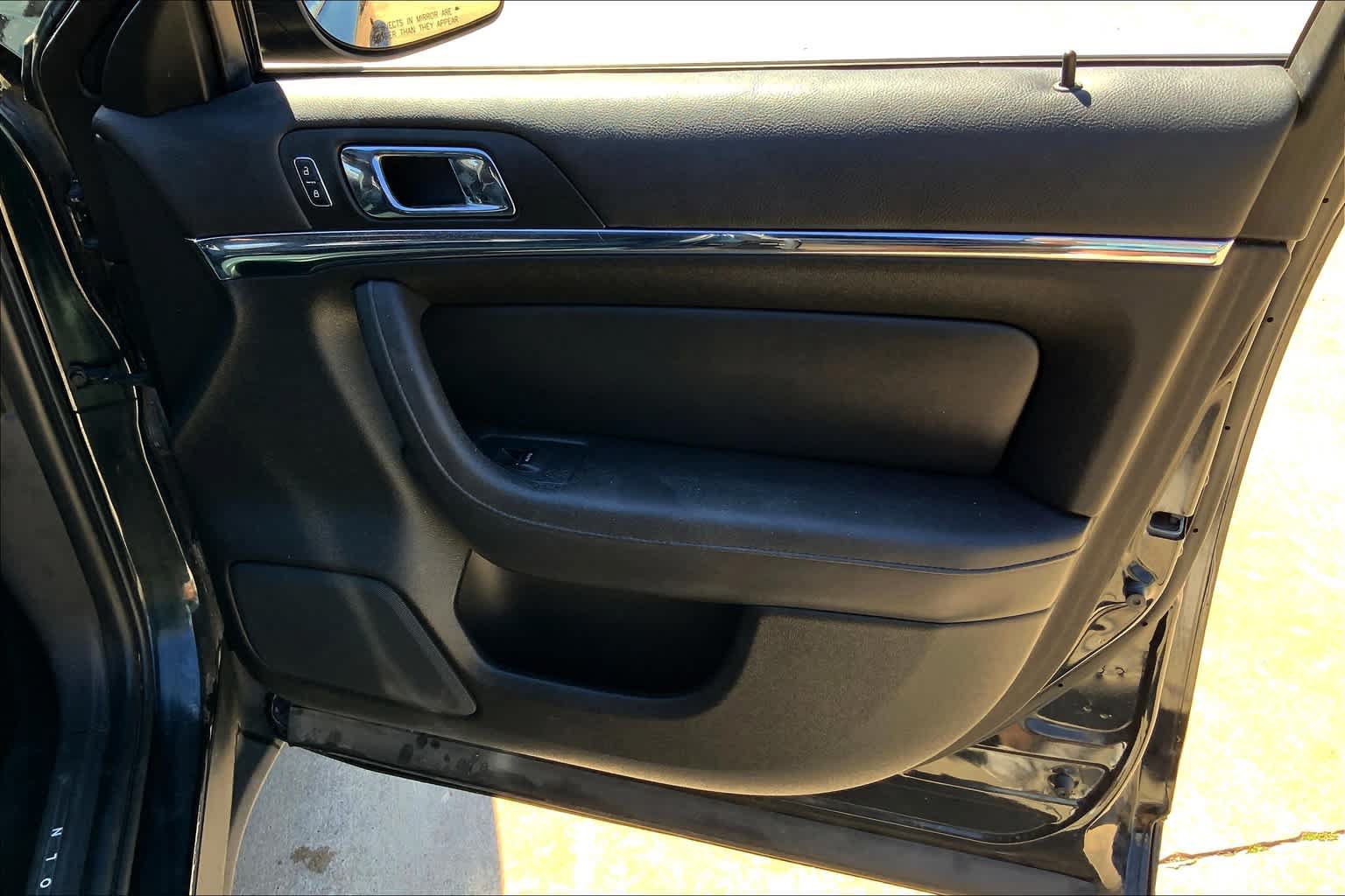 Used 2014 Lincoln MKS FWD image 11