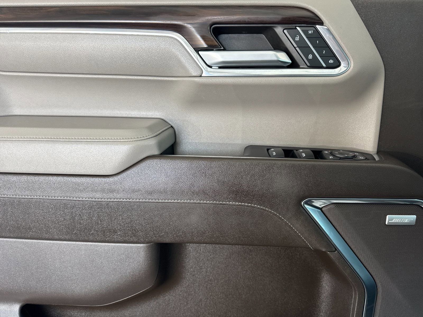 Used 2024 GMC Sierra 1500 SLT w/ SLT Convenience Package image 11