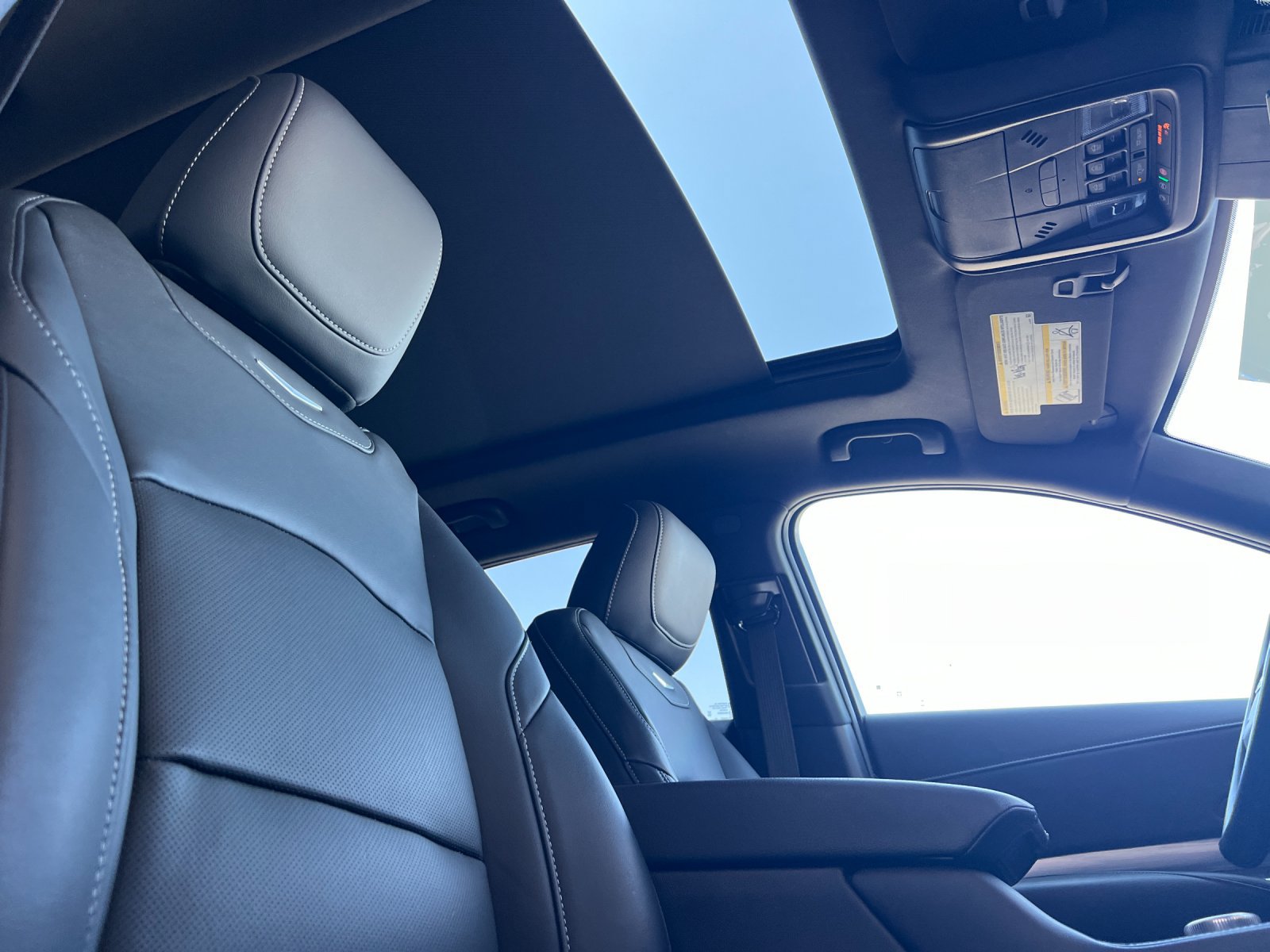 Certified 2024 Cadillac XT4 Premium Luxury FWD image 17
