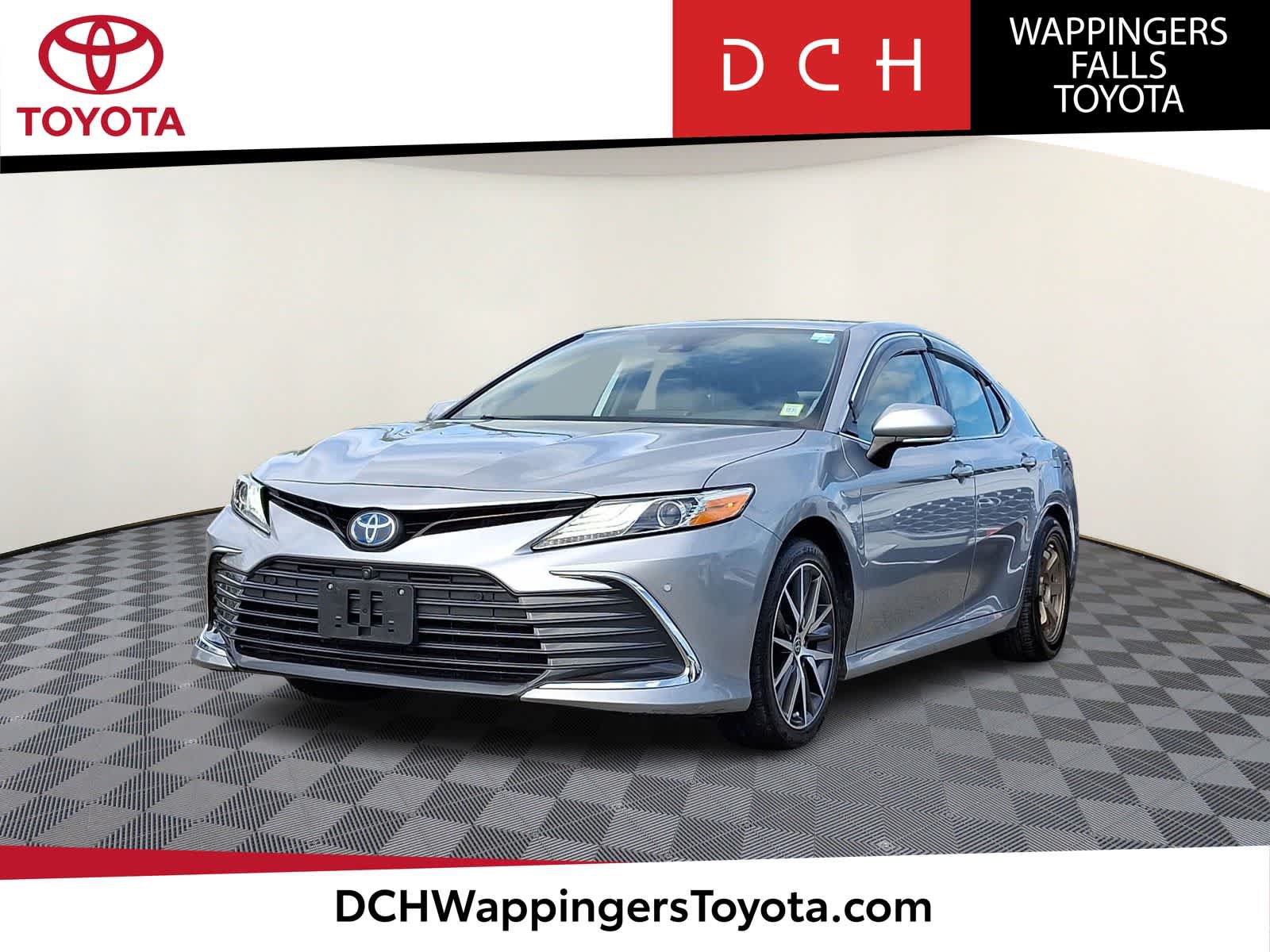 Used 2022 Toyota Camry XLE w/ Navigation Upgrade Package FWD image 1