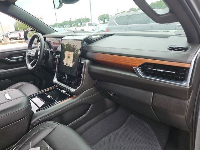 Used 2025 GMC Yukon XL Denali RWD image 28