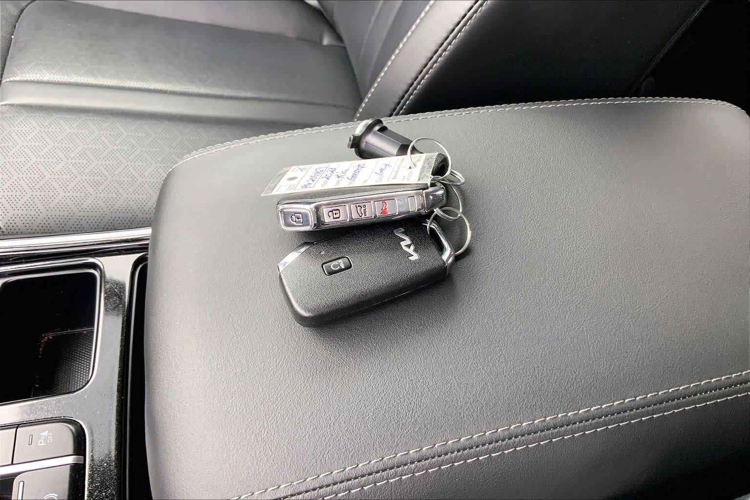 Used 2023 Kia Sorento SX AWD/4WD image 14