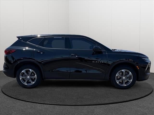 Used 2023 Chevrolet Blazer LT AWD/4WD image 4