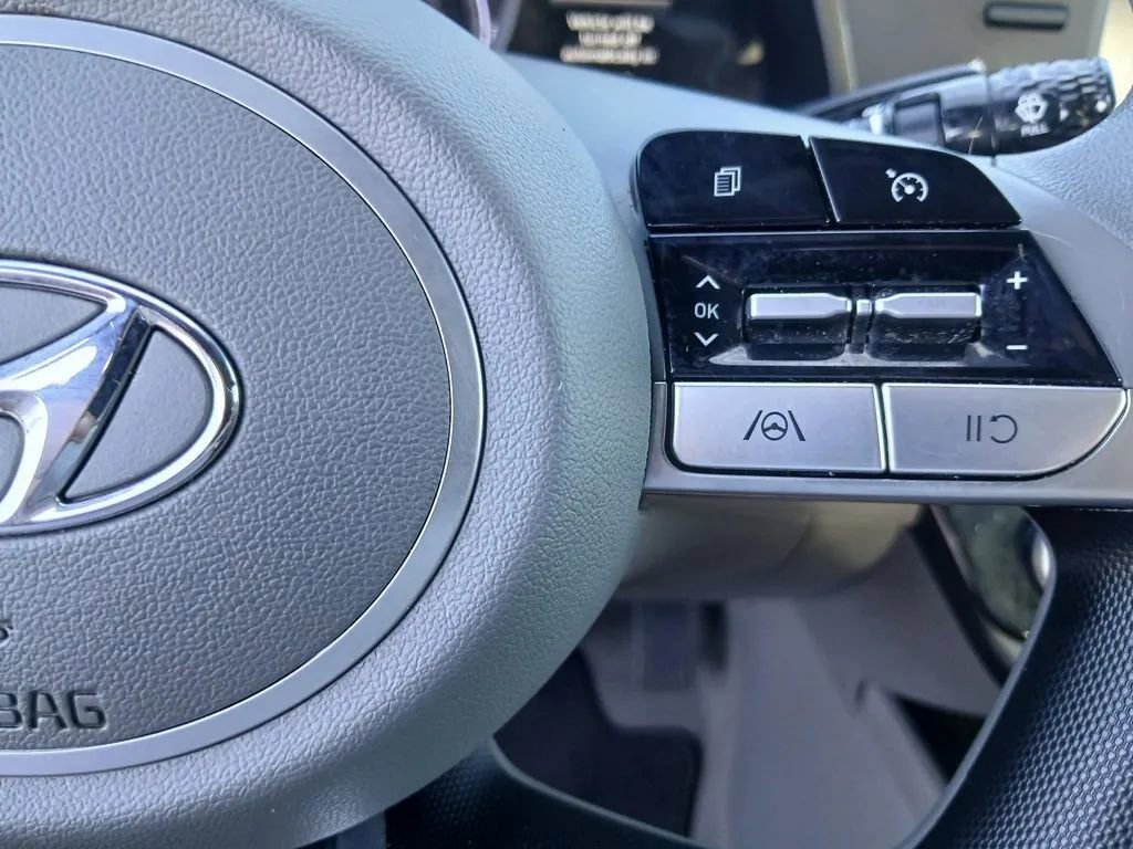 Used 2021 Hyundai Elantra Blue image 27