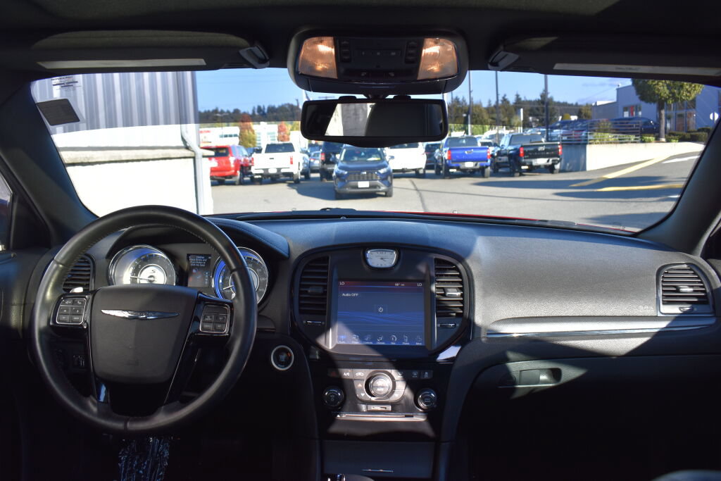 Used 2013 Chrysler 300 S RWD image 26