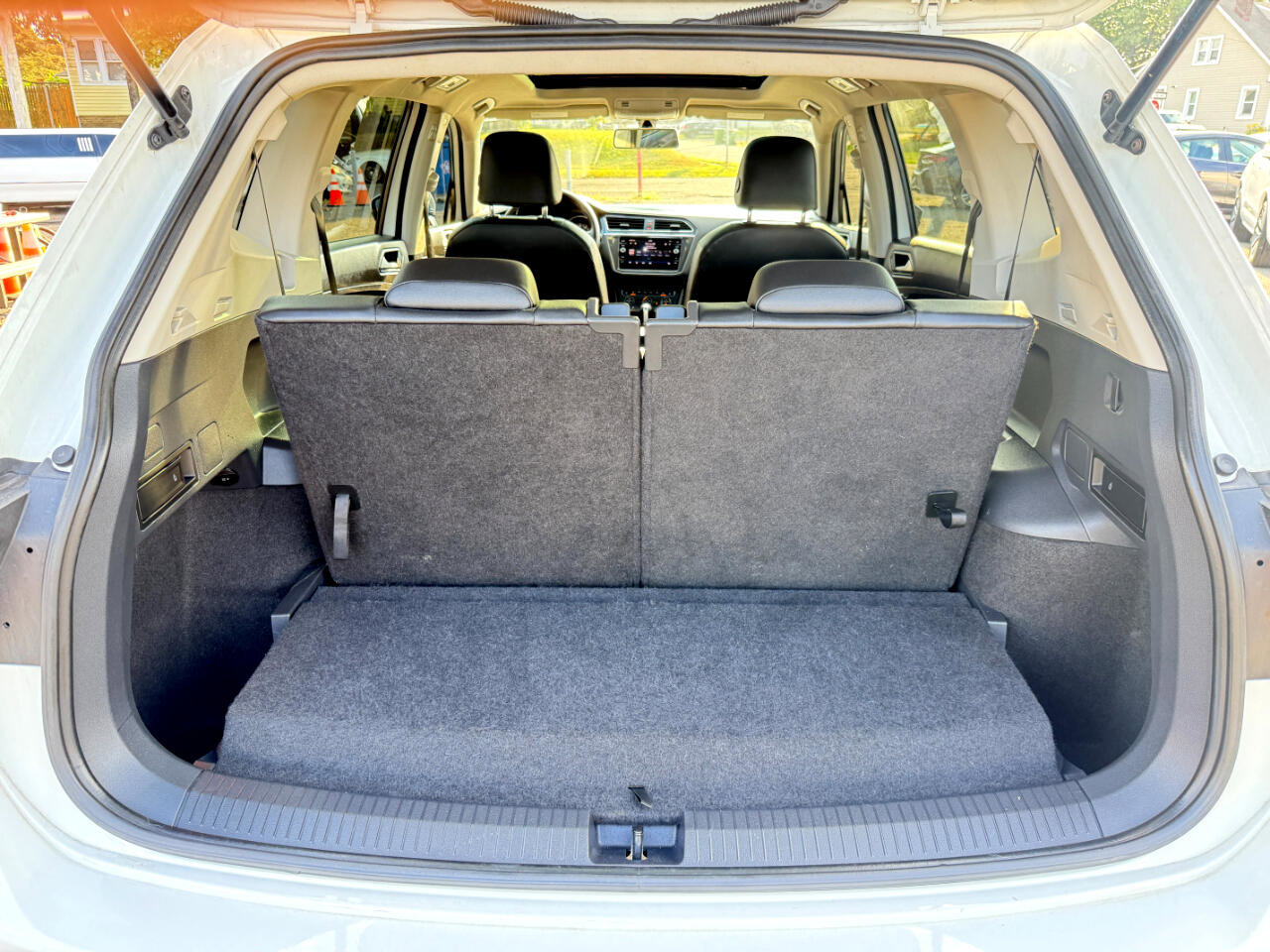 Used 2019 Volkswagen Tiguan SE w/ Panoramic Sunroof Package image 34