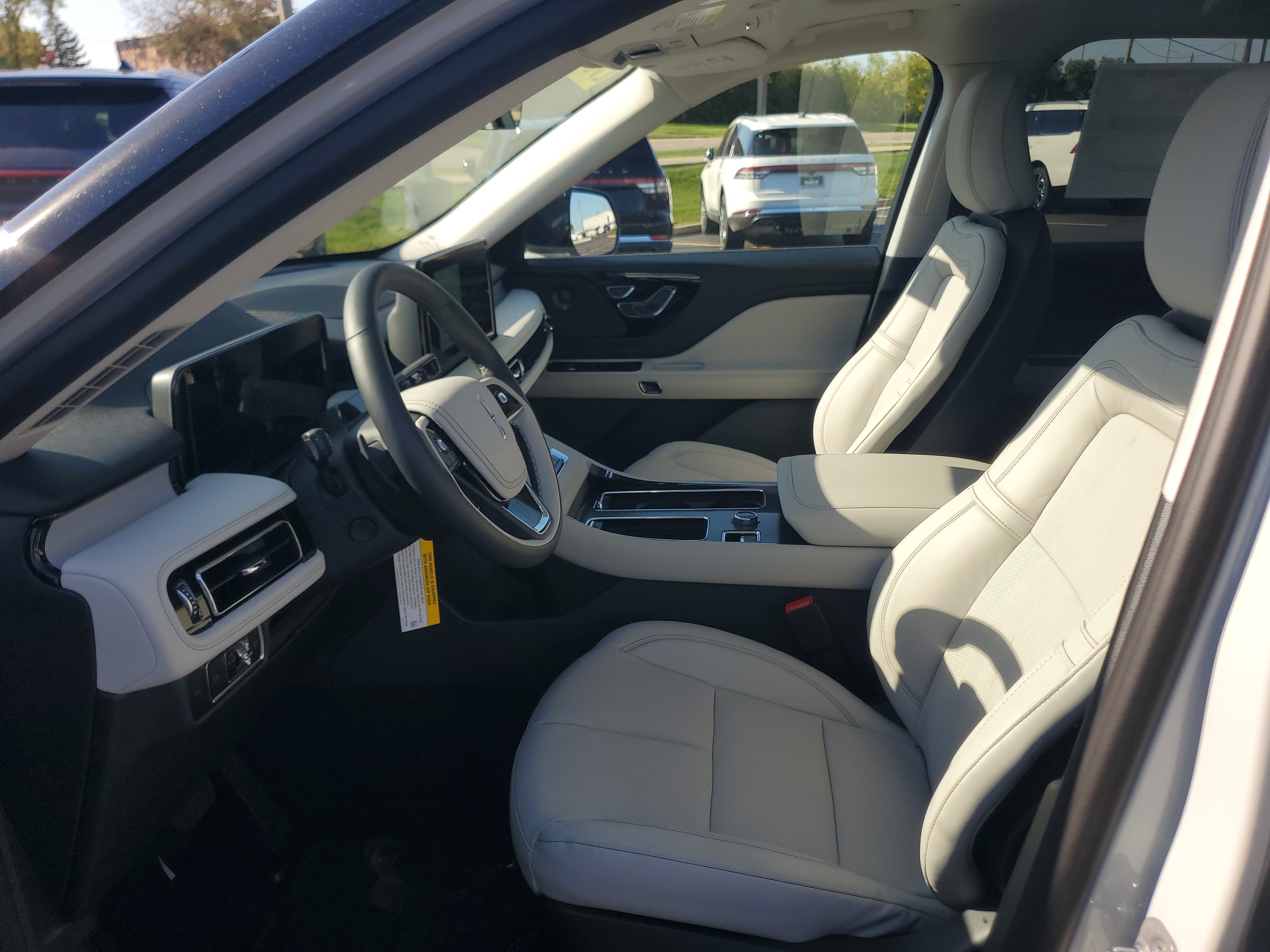 New 2027 Lincoln Aviator Reserve w/ Jet Appearance Package AWD/4WD image 11