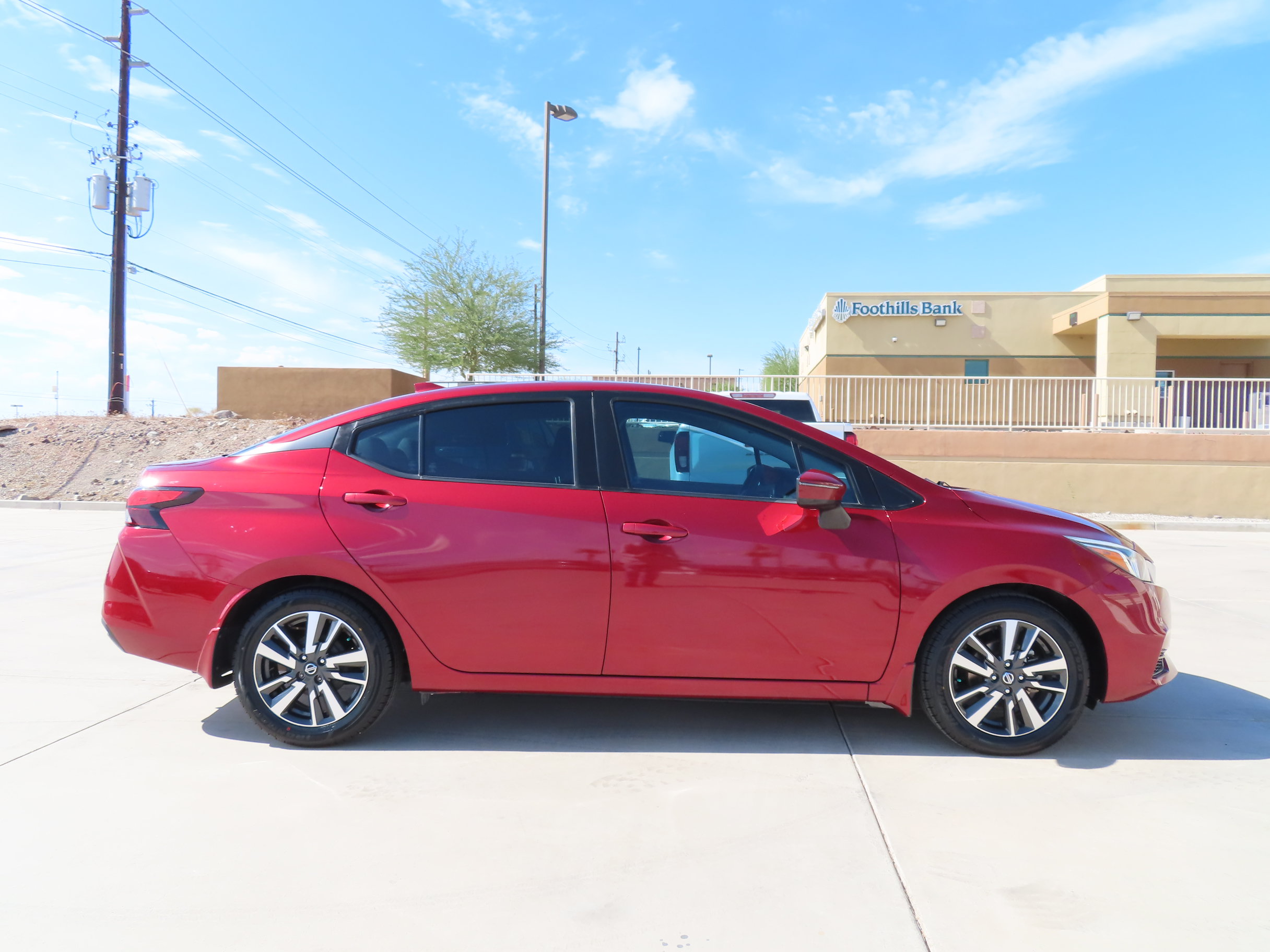 Used 2020 Nissan Versa SV FWD image 9