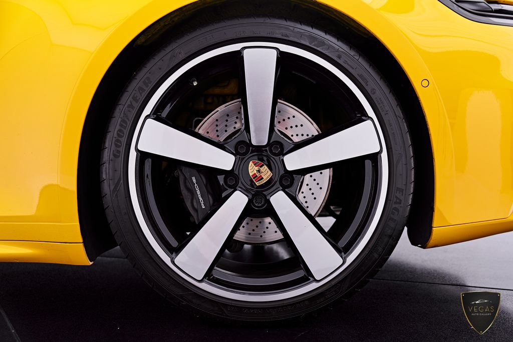 Used 2025 Porsche 911 Carrera RWD image 33