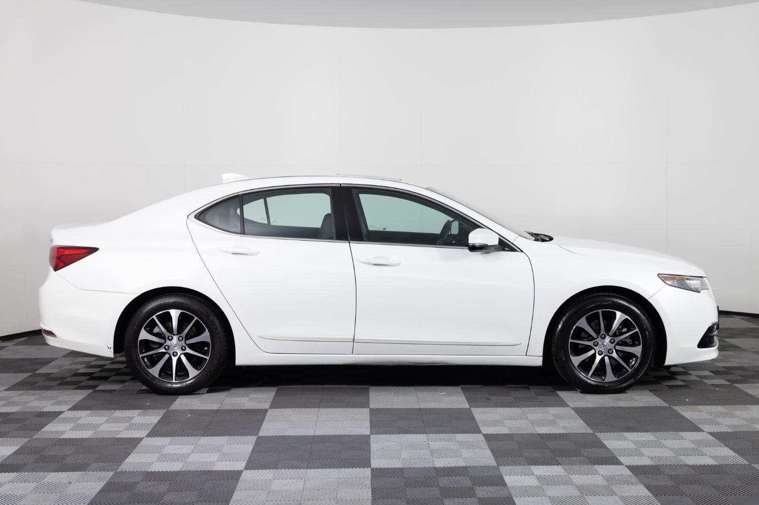 Used 2016 Acura TLX w/ Technology Package FWD image 9