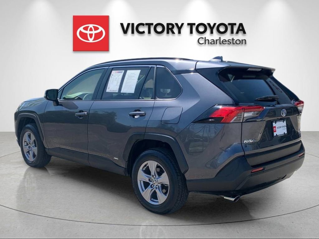 Used 2025 Toyota RAV4 XLE AWD/4WD image 3