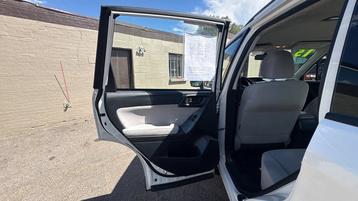 Used 2015 Subaru Forester 2.5i w/ Alloy Wheel Package AWD/4WD image 10