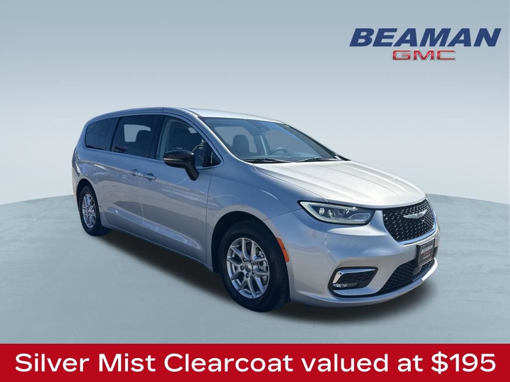 Used 2024 Chrysler Pacifica Touring-L image 1