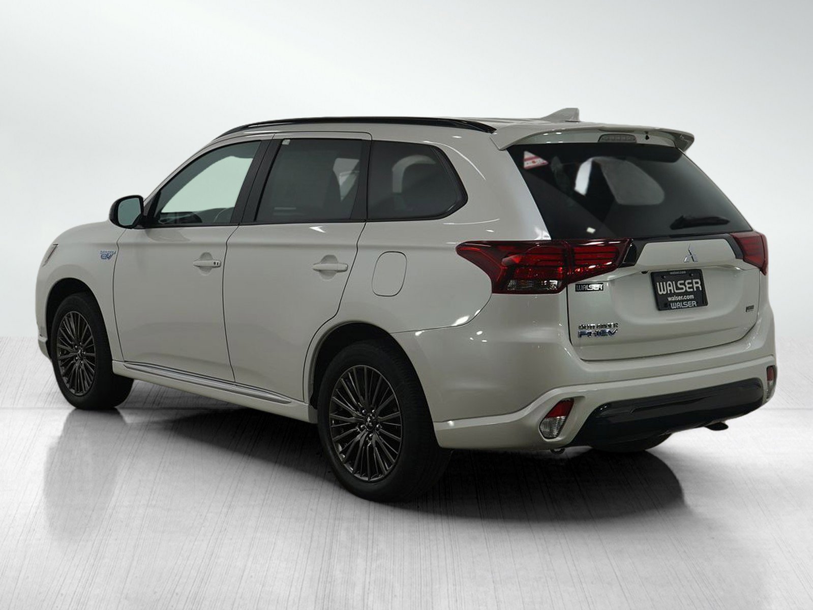 Used 2022 Mitsubishi Outlander LE image 3