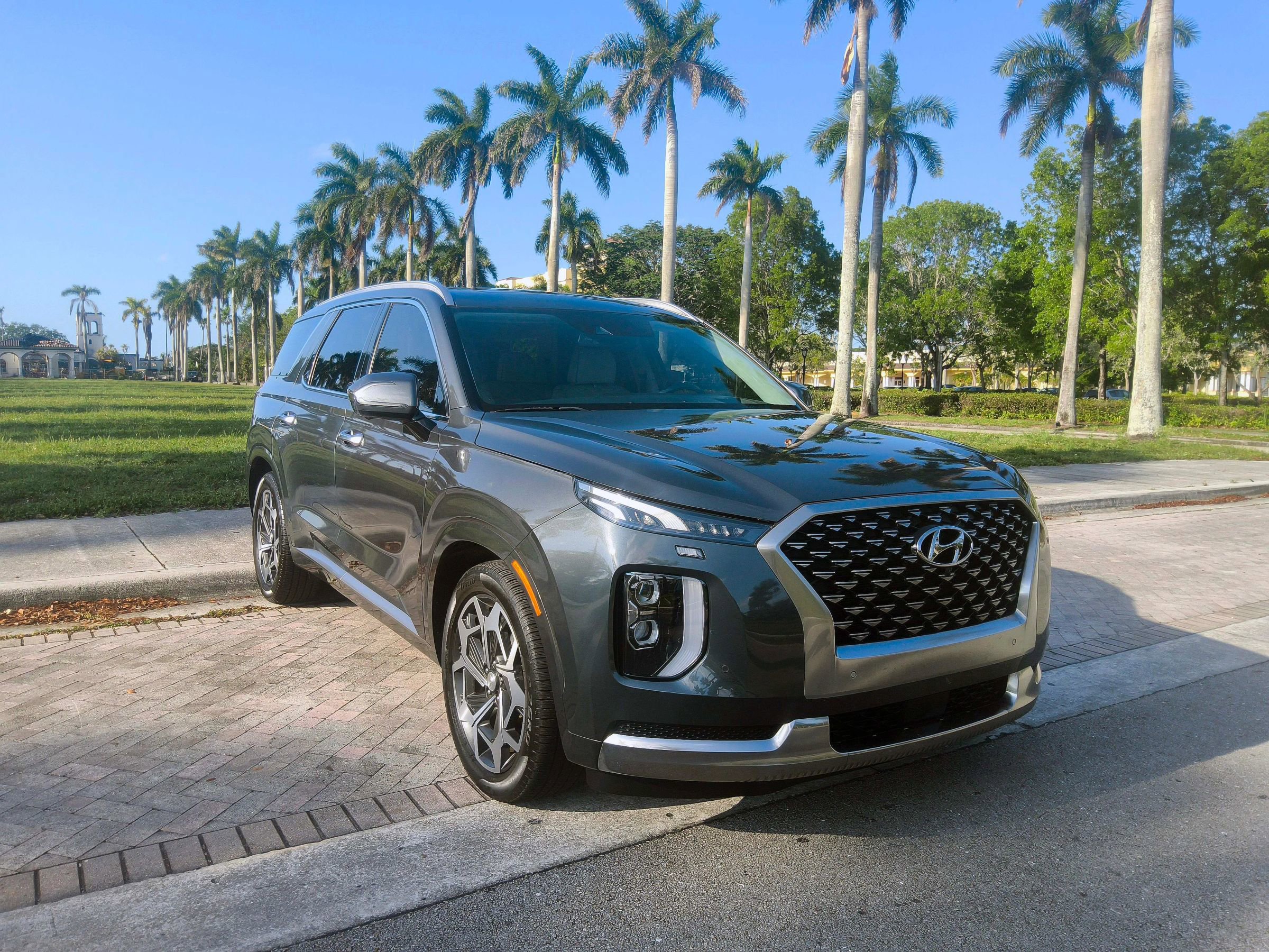 Used 2022 Hyundai Palisade Calligraphy w/ Cargo Package FWD image 1