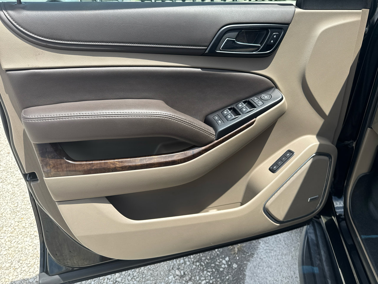 Used 2020 Chevrolet Suburban LT image 25