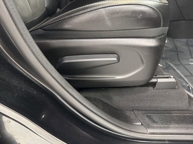 Used 2023 Jeep Grand Cherokee L Laredo image 26