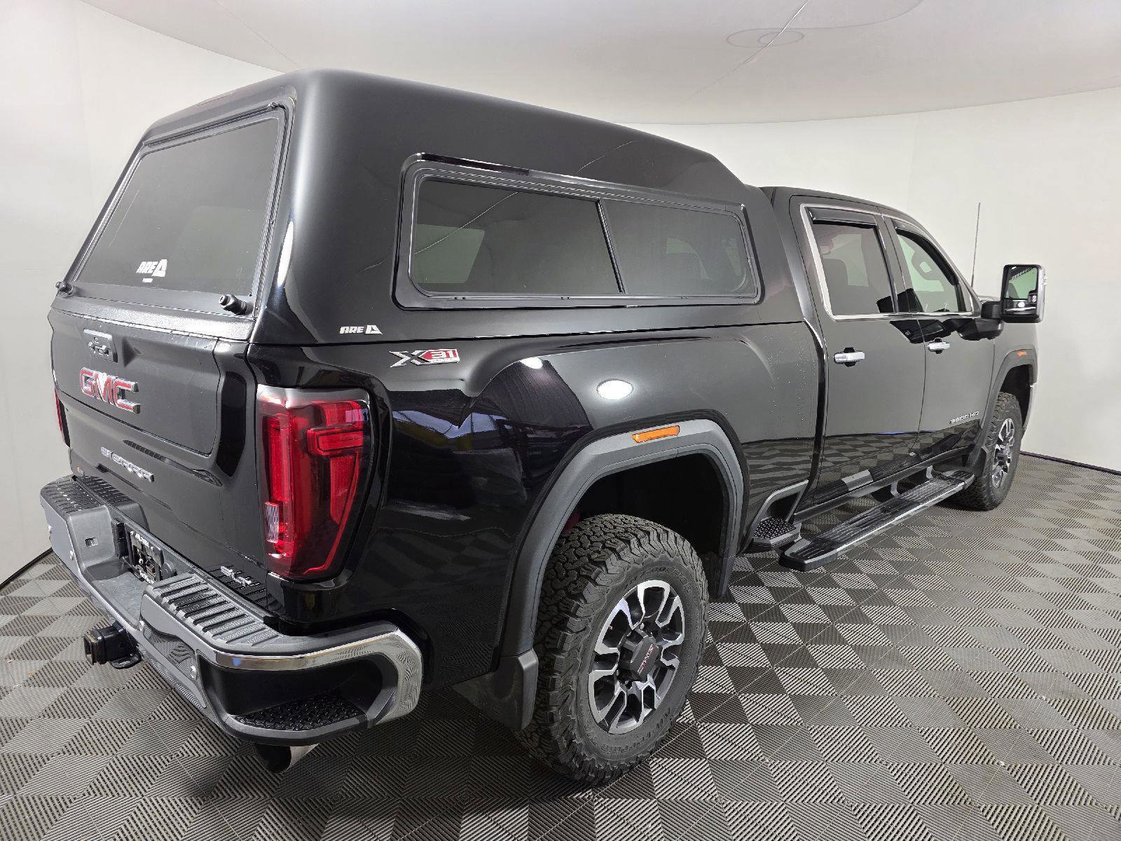 Used 2021 GMC Sierra 3500 SLT w/ SLT Preferred Package AWD/4WD image 9