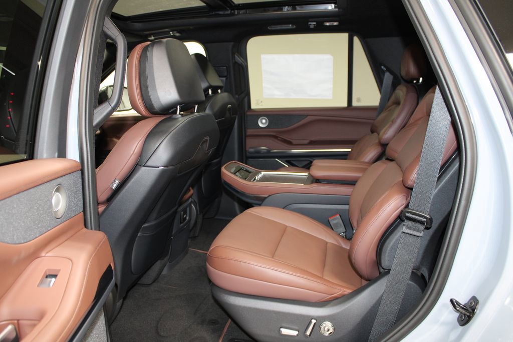 New 2025 Lincoln Navigator Reserve image 28