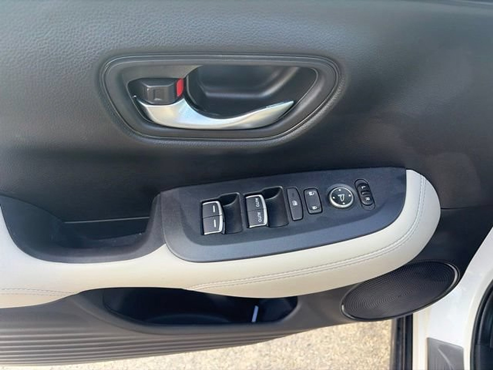 Used 2024 Honda HR-V EX-L image 17
