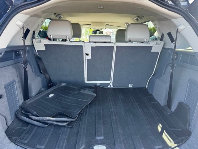 Used 2017 Land Rover Discovery Sport SE AWD/4WD image 7