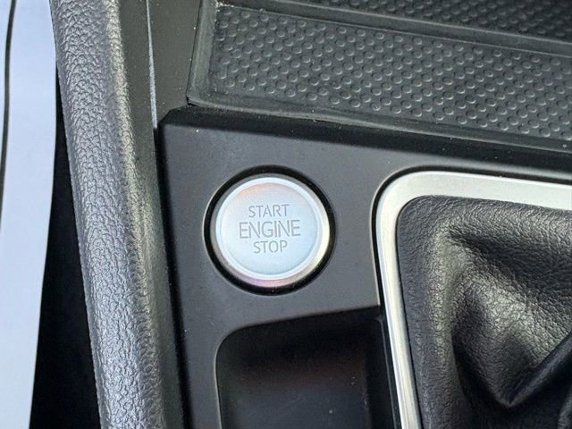 Used 2025 Volkswagen Jetta SE image 27