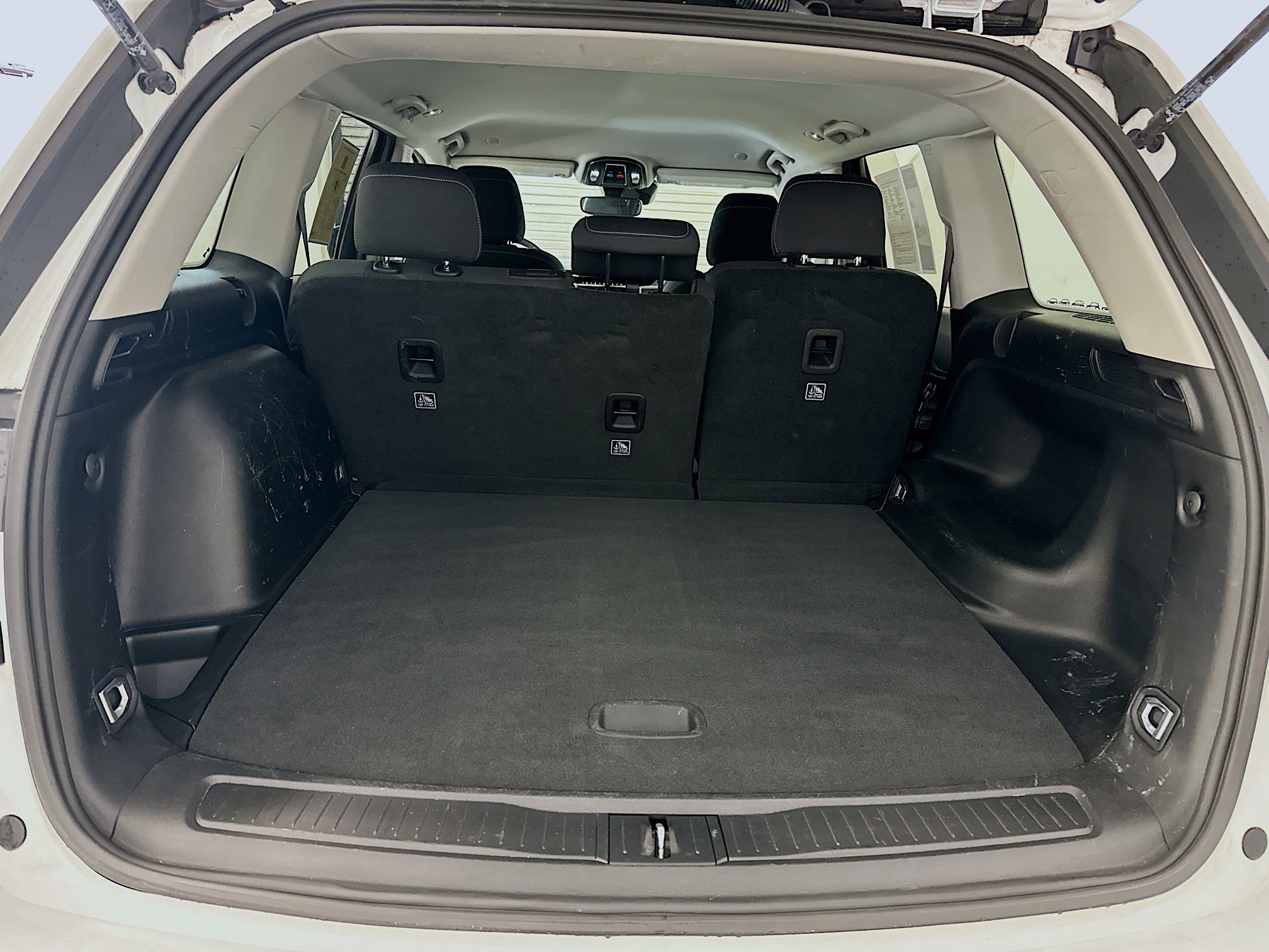 Used 2023 Jeep Grand Cherokee Laredo image 29