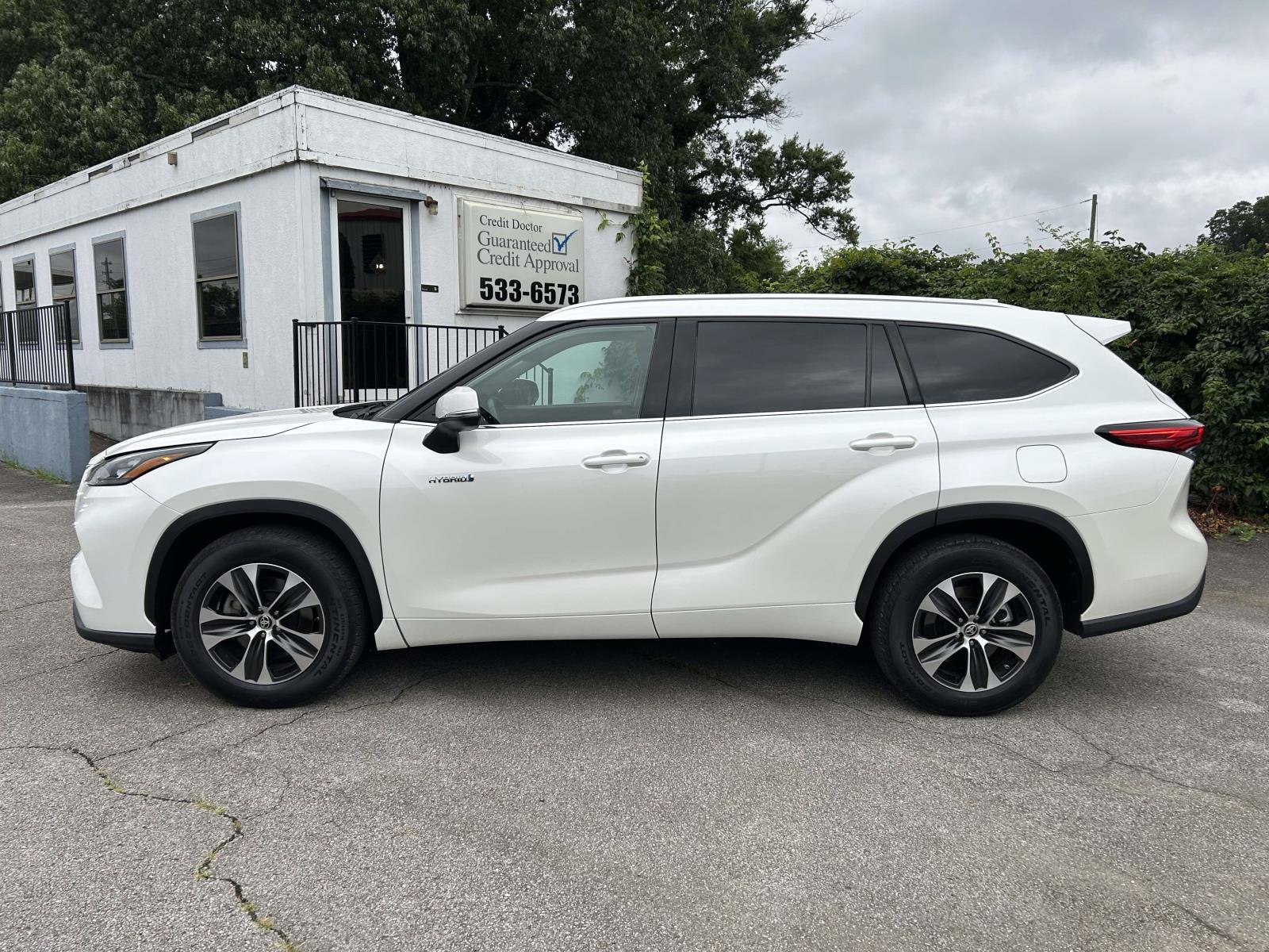 Used 2020 Toyota Highlander XLE FWD image 8