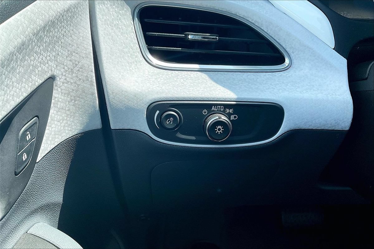 Used 2018 Chevrolet Bolt LT FWD image 8