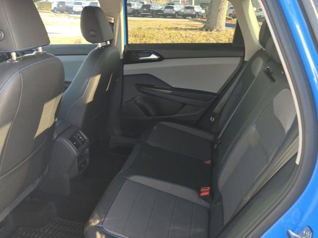 Used 2024 Volkswagen Taos SE FWD image 13