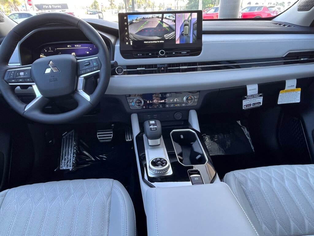 New 2025 Mitsubishi Outlander AWD image 25