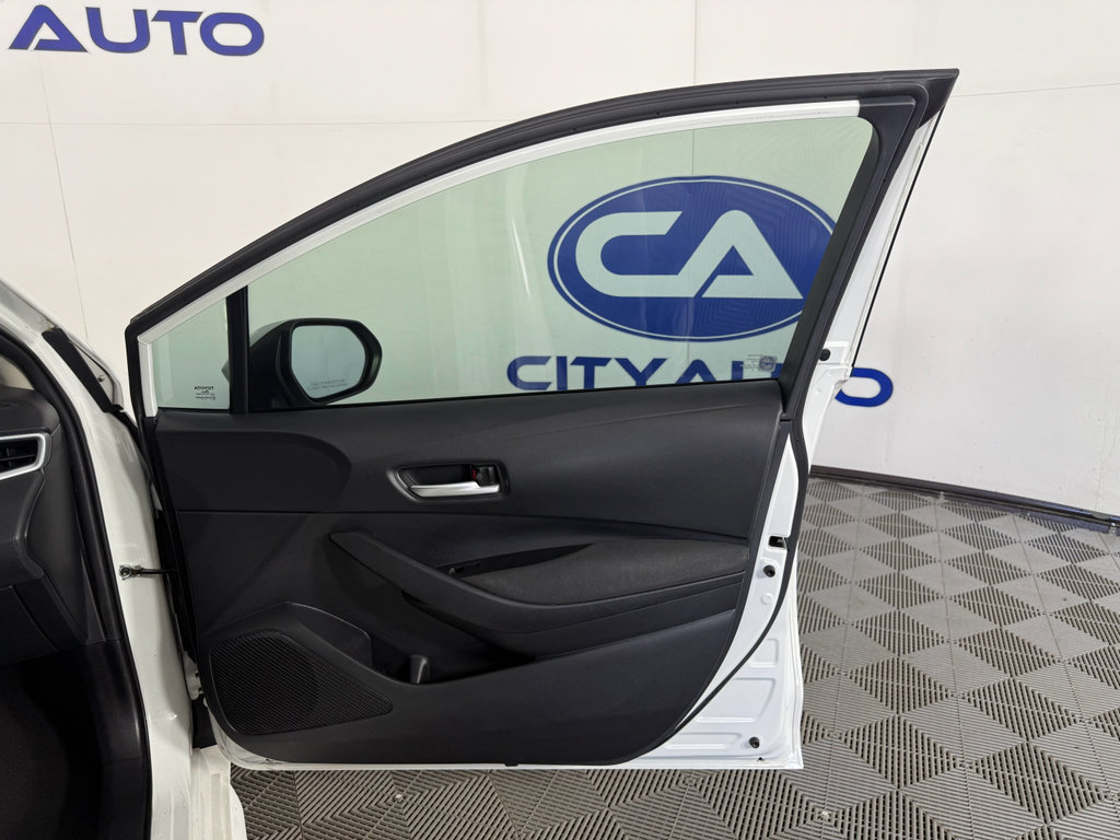 Used 2022 Toyota Corolla LE image 16