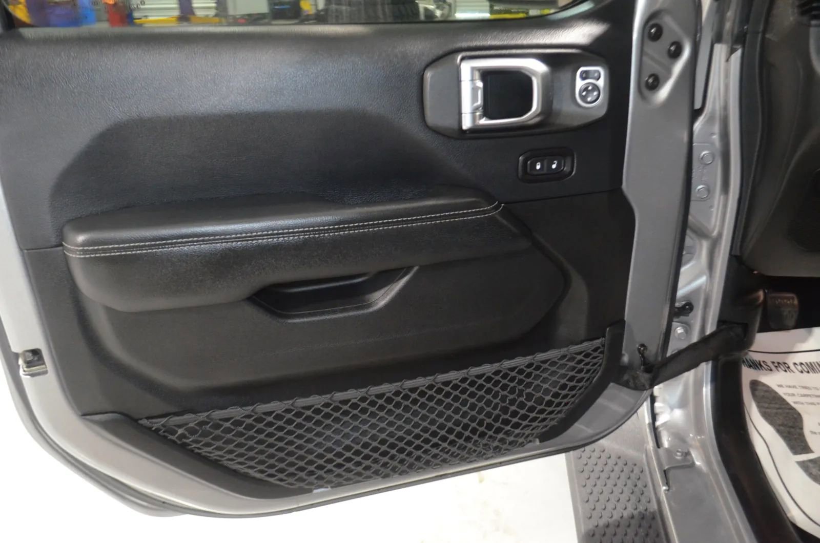 Used 2018 Jeep Wrangler Unlimited Sahara image 15