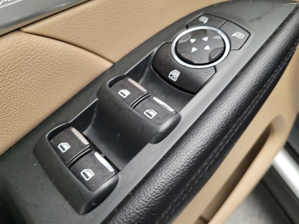 Used 2016 Ford Explorer XLT image 27