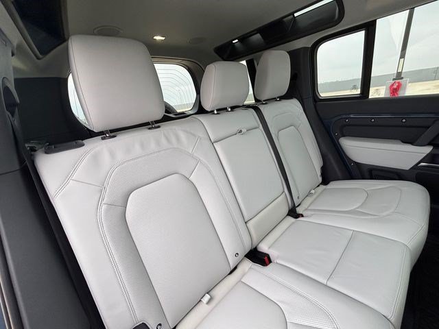 Certified 2026 Land Rover Defender 110 X-Dynamic SE AWD/4WD image 17
