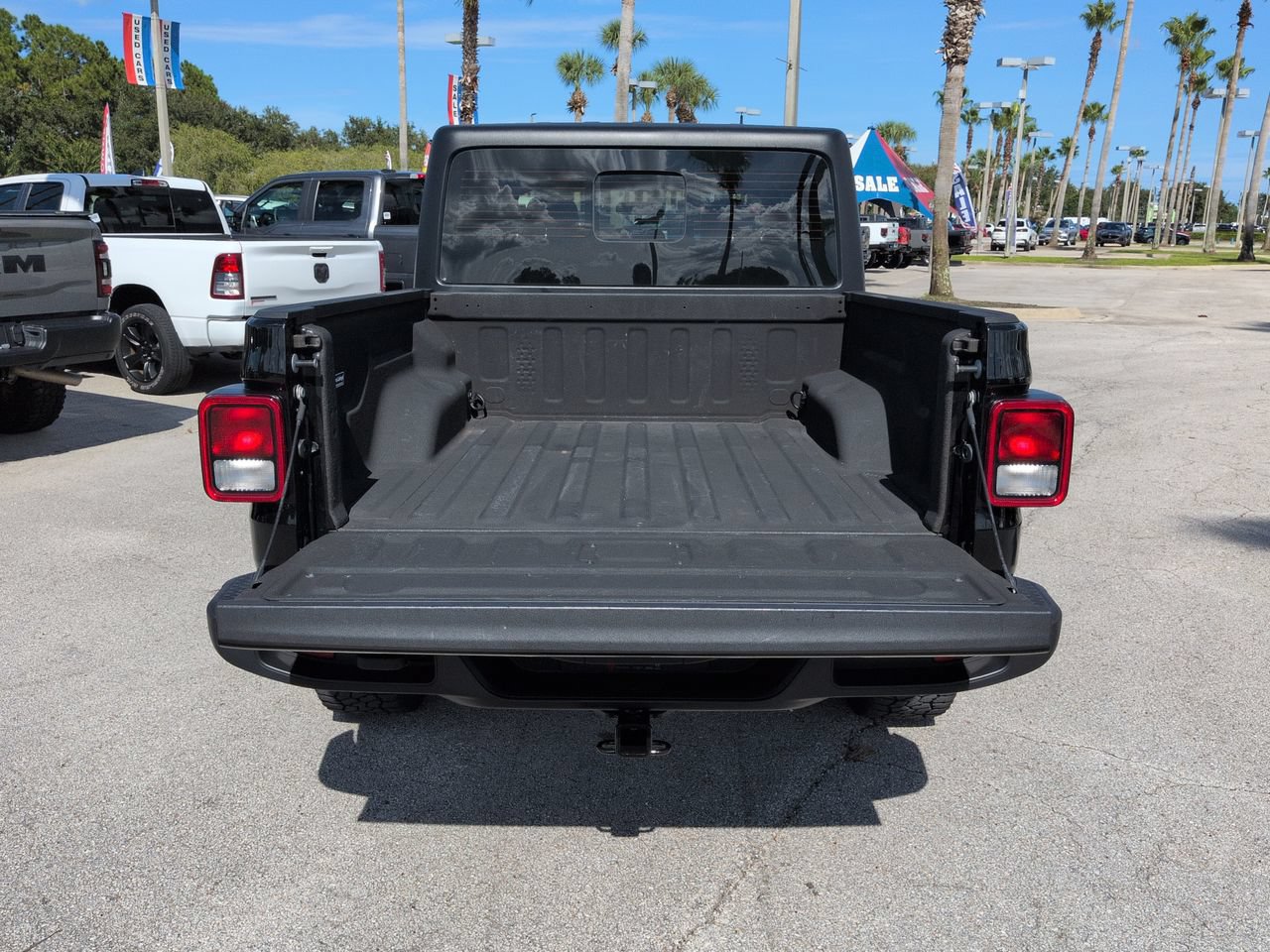 Used 2023 Jeep Gladiator Sport AWD/4WD image 11