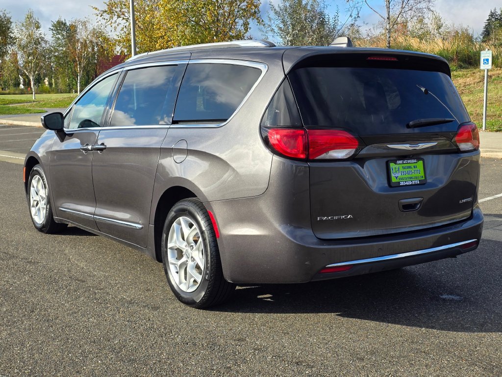 Used 2020 Chrysler Pacifica Limited FWD image 3