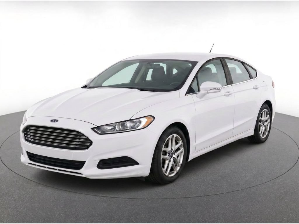 Used 2015 Ford Fusion SE FWD image 2