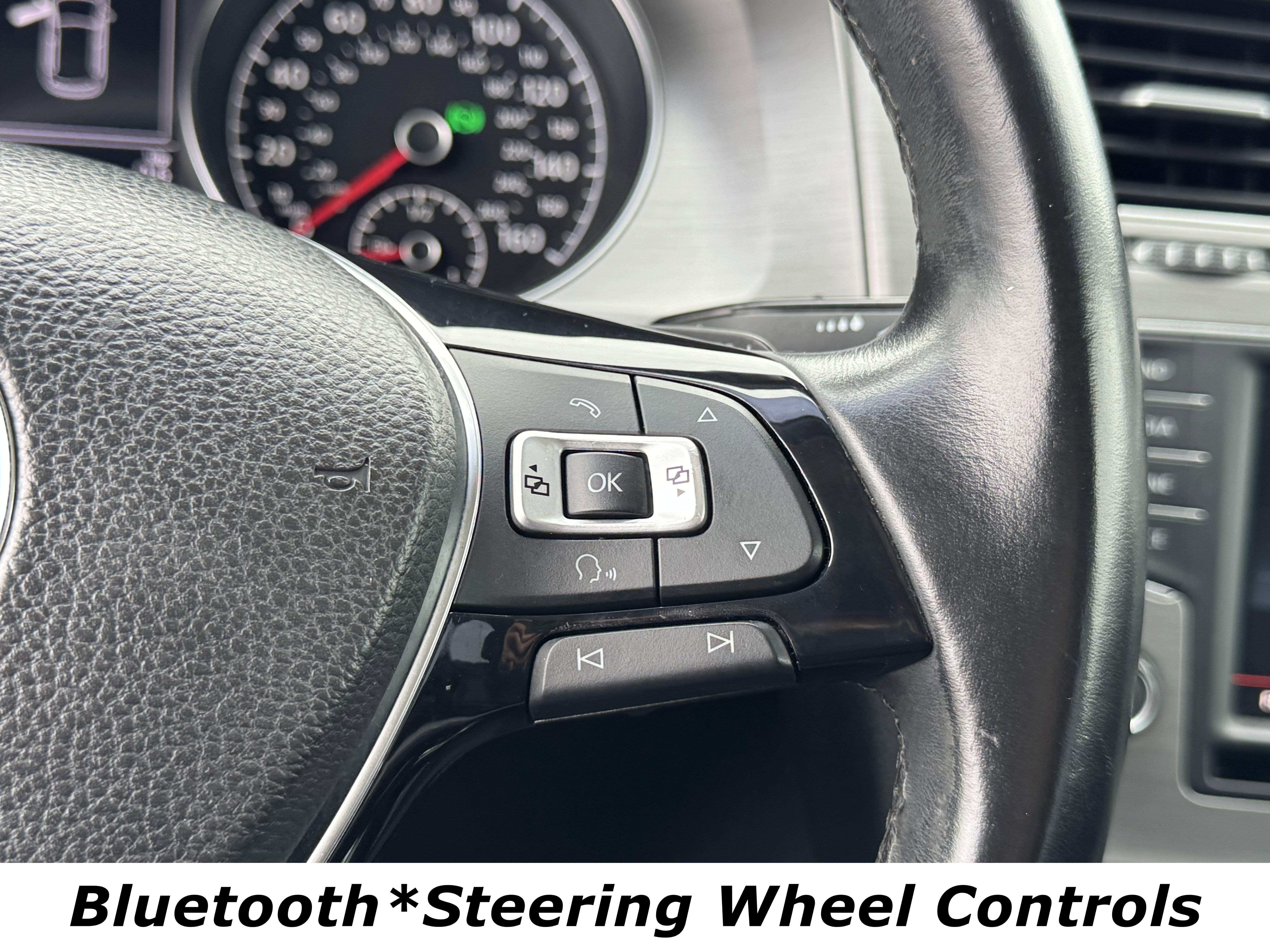 Used 2016 Volkswagen Golf SE image 5