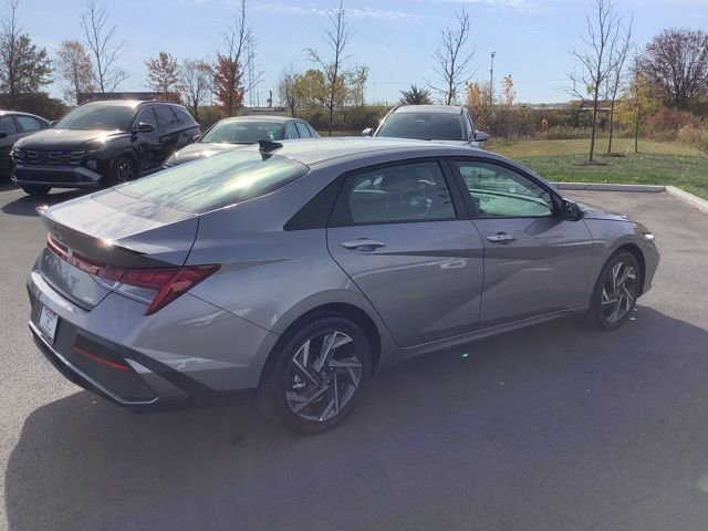 Used 2025 Hyundai Elantra SEL w/ Cargo Package FWD image 6