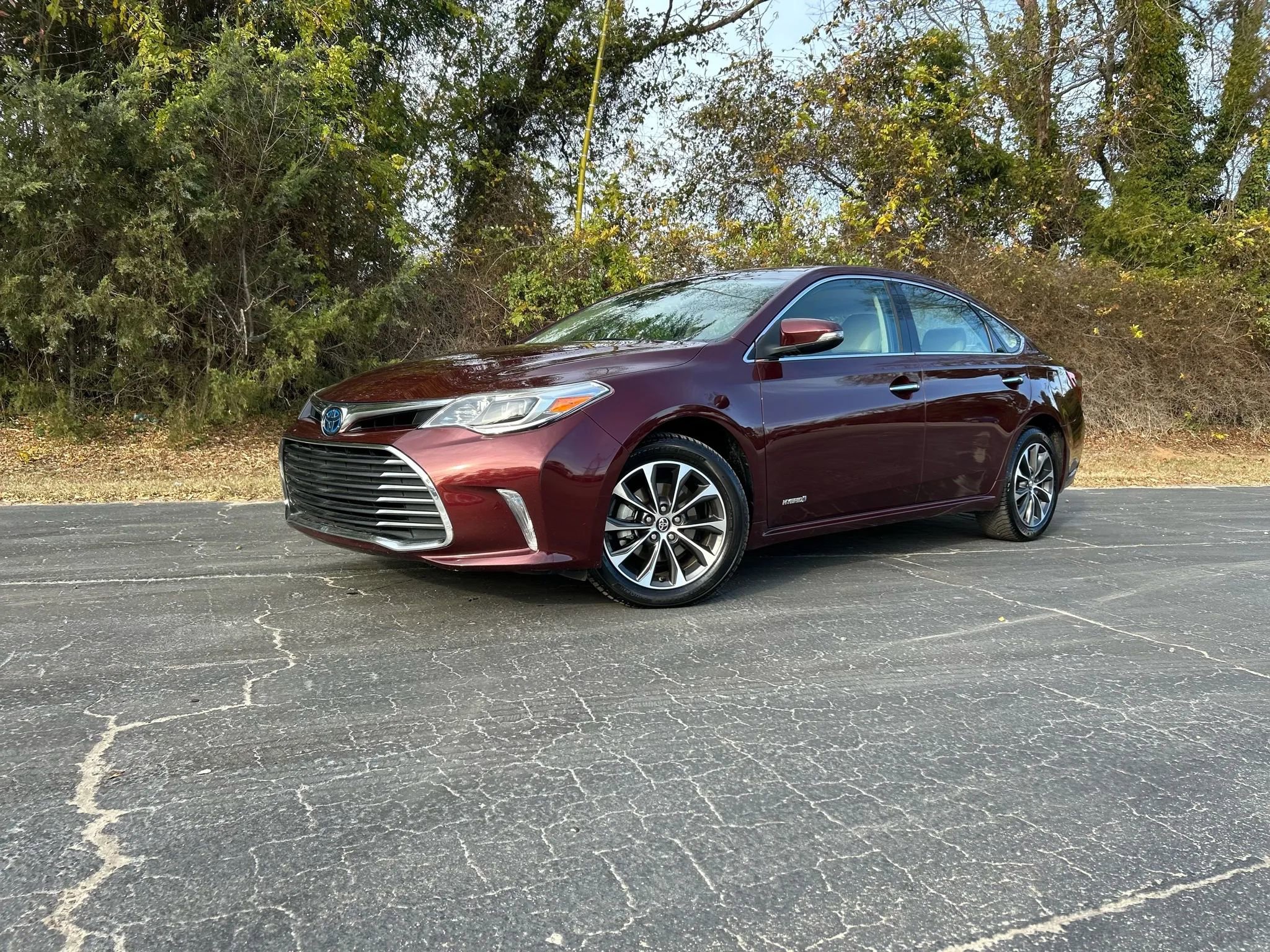 Used 2018 Toyota Avalon XLE Premium image 2