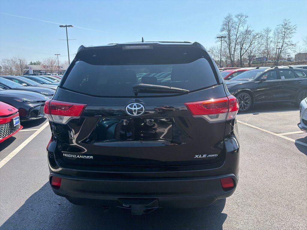 Certified 2018 Toyota Highlander XLE image 6
