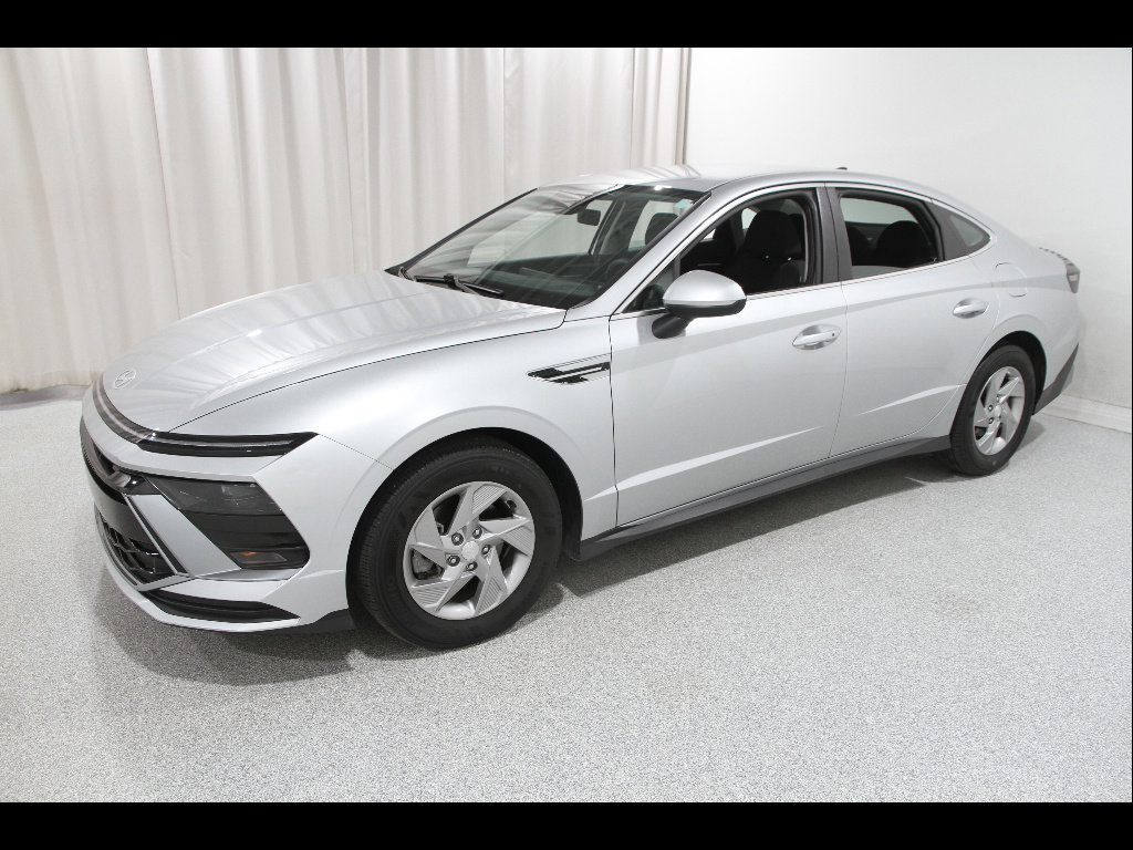 Used 2025 Hyundai Sonata SE image 3