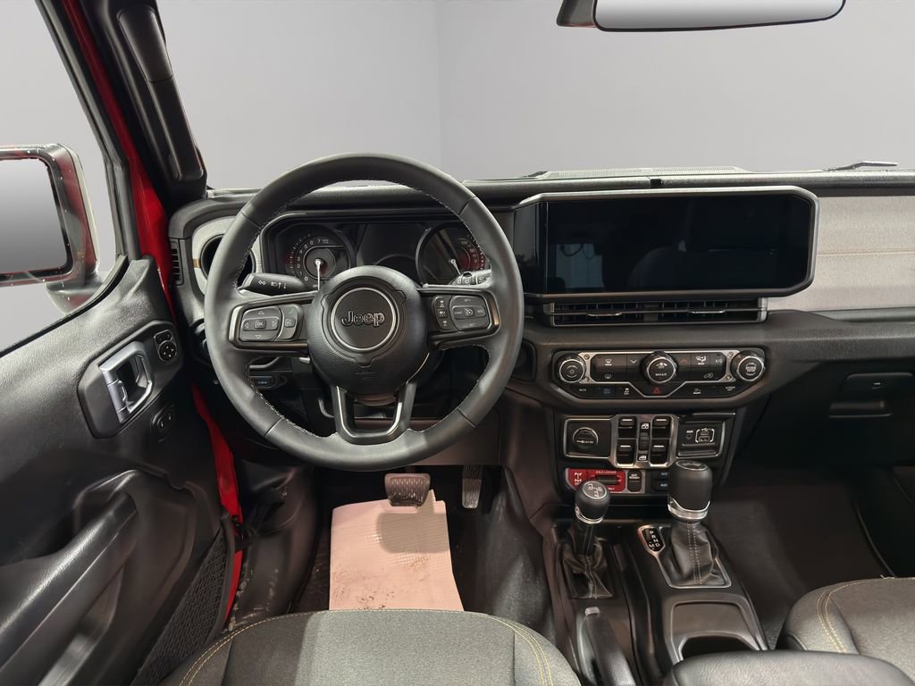 Used 2025 Jeep Wrangler Willys image 18