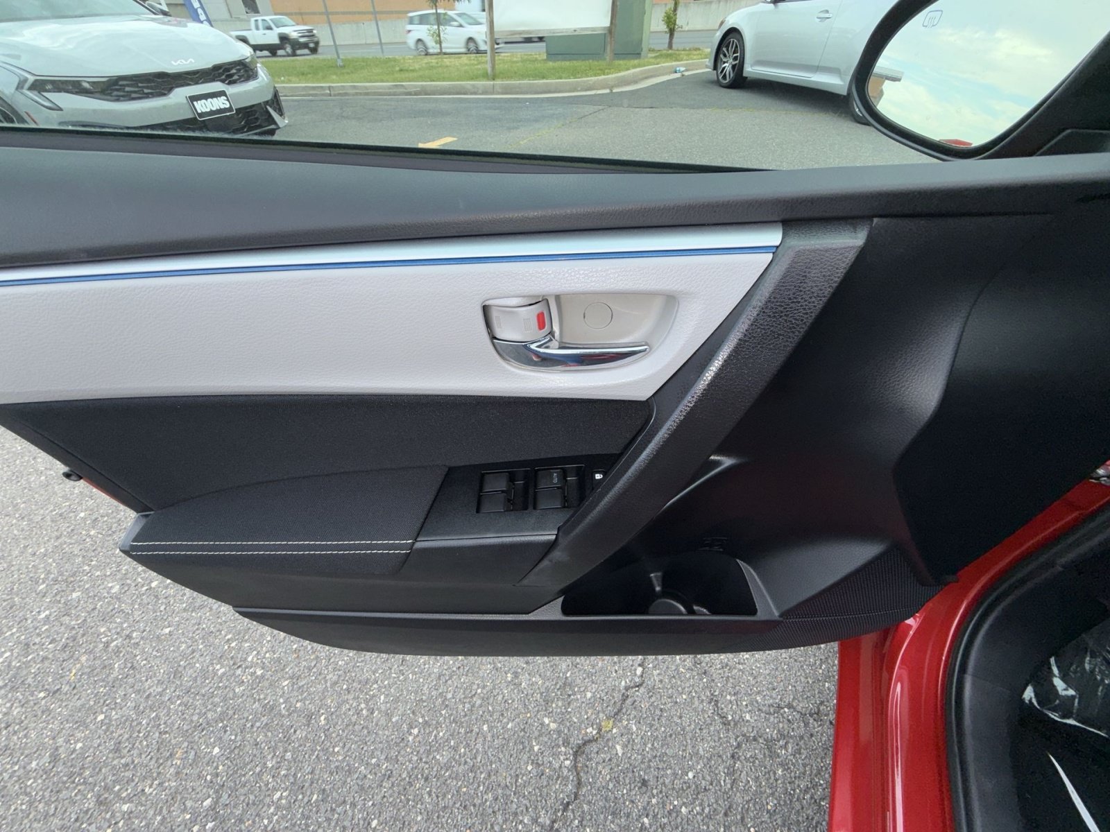 Used 2015 Toyota Corolla LE FWD image 15