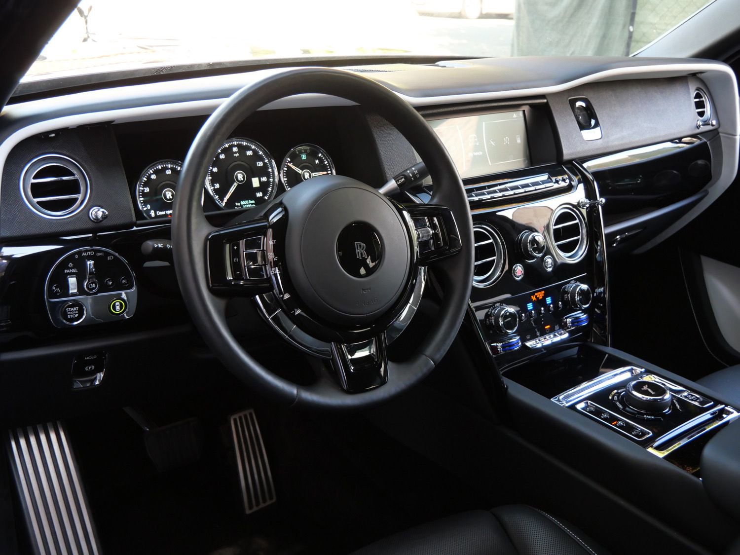 Certified 2022 Rolls-Royce Cullinan Black Badge w/ Dark Exterior Package image 27