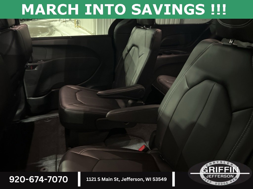 New 2026 Chrysler Pacifica Select image 14