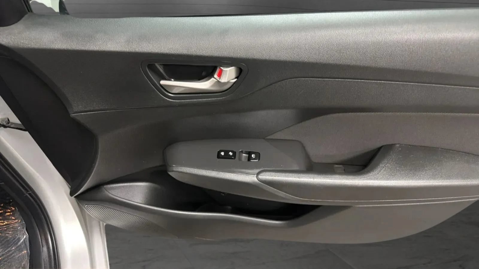 Used 2020 Hyundai Accent SE w/ Cargo Package FWD image 17