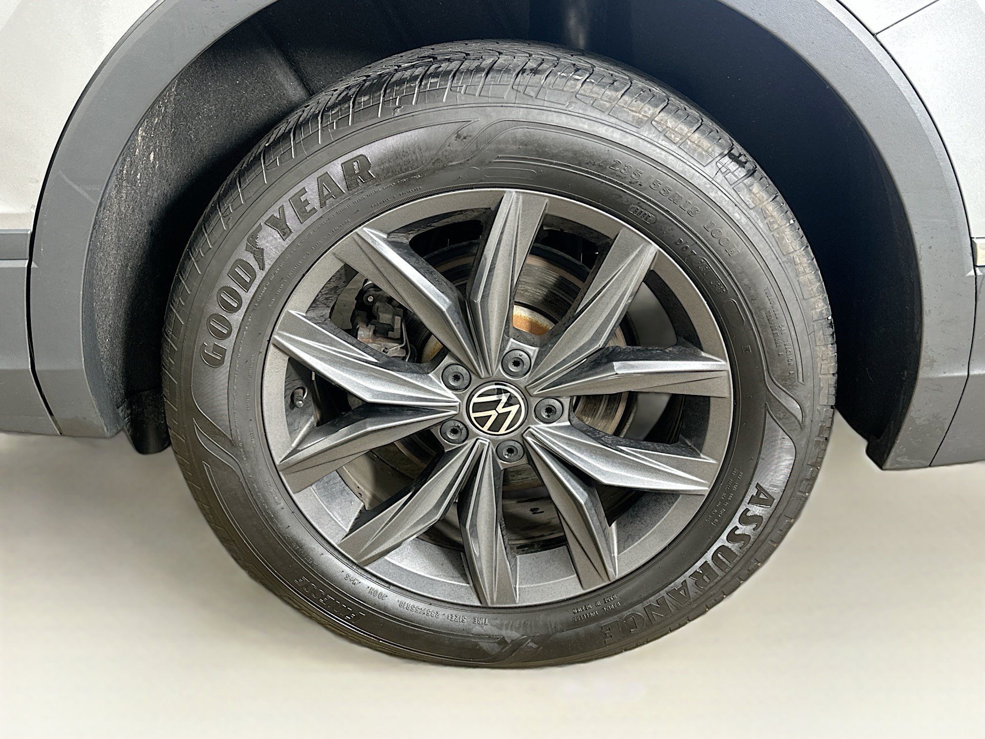 Used 2023 Volkswagen Tiguan SE AWD/4WD image 11